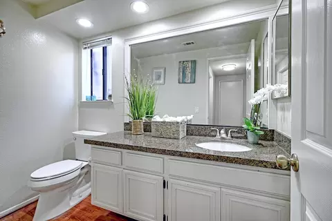 Bath - 2505 Lilac Walk, Oxnard, CA 93030 photo 1 of 6