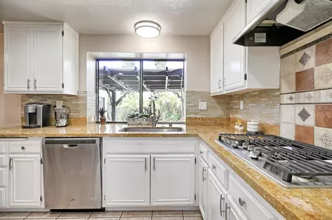 Kitchen - 2505 Lilac Walk, Oxnard, CA 93030 photo 1 of 5