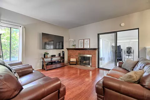 Living - 2505 Lilac Walk, Oxnard, CA 93030 photo 4 of 5