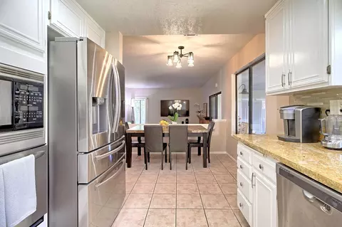 Kitchen - 2505 Lilac Walk, Oxnard, CA 93030 photo 5 of 5