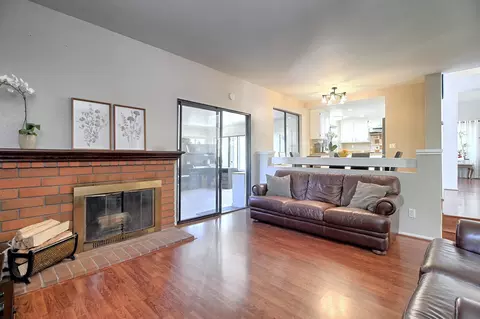 Living - 2505 Lilac Walk, Oxnard, CA 93030 photo 5 of 5