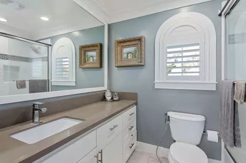 Bath - 5157 Ogan Rd, Carpinteria, CA 93013 photo 5 of 5