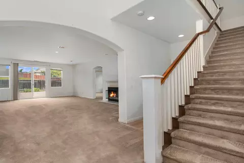 Entry Way - 542 Palomar Cir, Lompoc, CA 93436 photo 2 of 2