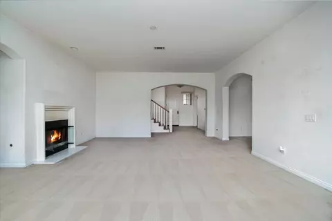 Living - 542 Palomar Cir, Lompoc, CA 93436 photo 2 of 2