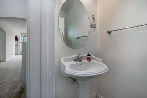 Bath - 542 Palomar Cir, Lompoc, CA 93436 photo 2 of 2