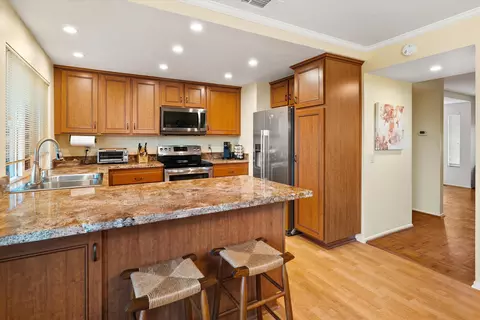 499 Cannon Green Dr #C, Goleta, CA 93117
