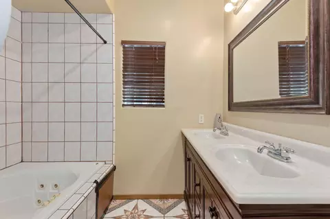 Bath - 717 W Villanova Rd, Ojai, CA 93023 photo 4 of 4