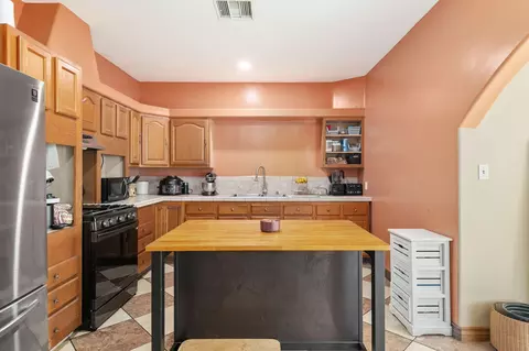 Kitchen - 717 W Villanova Rd, Ojai, CA 93023 photo 2 of 2
