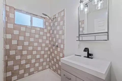 Bath - 717 W Villanova Rd, Ojai, CA 93023 photo 3 of 4
