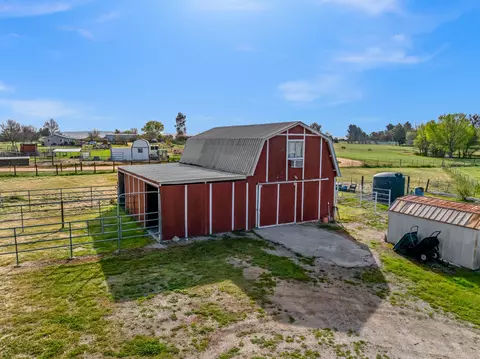 Exterior - 7595 Feenstra Rd, Paso Robles, CA 93446 photo 3 of 8
