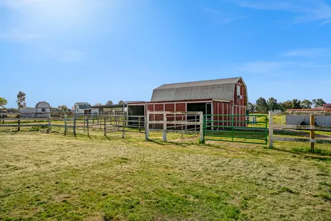 Exterior - 7595 Feenstra Rd, Paso Robles, CA 93446 photo 6 of 8