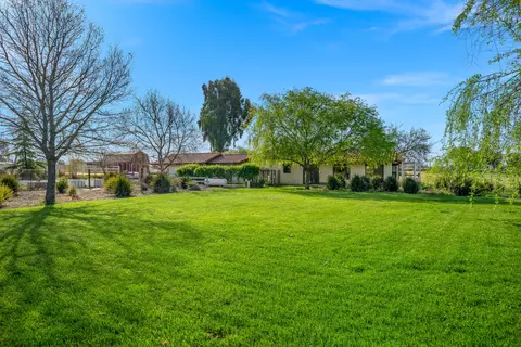 Exterior - 7595 Feenstra Rd, Paso Robles, CA 93446 photo 2 of 8