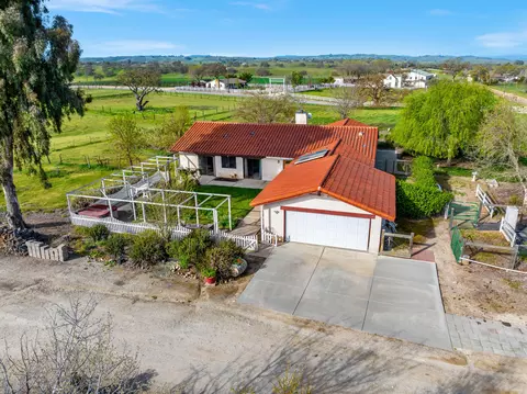 7595 Feenstra Rd, Paso Robles, CA 93446