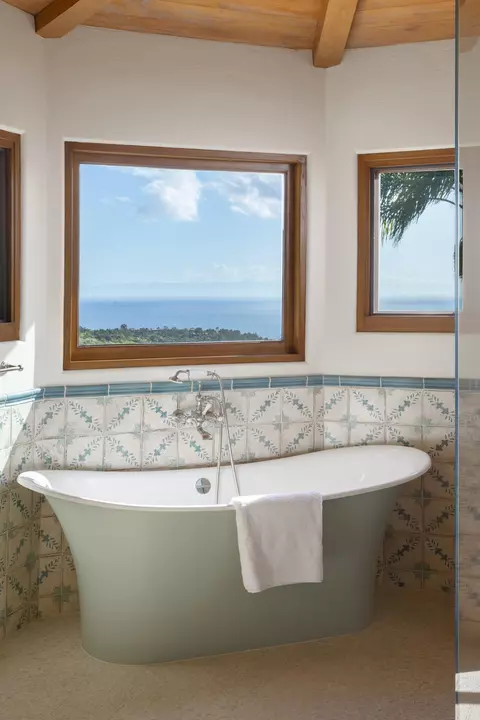 Bath - 2220 Bella Vista Dr, Montecito, CA 93108 photo 2 of 3