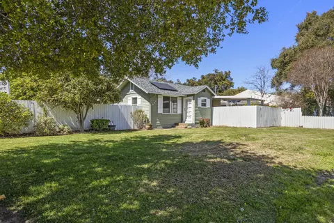 205 N Lomita Ave, Ojai, CA 93023