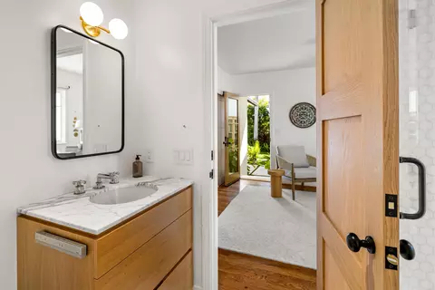 Bath - 1395 Virginia Rd, Montecito, CA 93108 photo 3 of 4