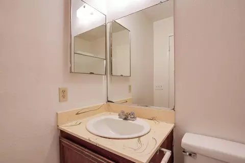 Bath - 5966 Birch St #2, Carpinteria, CA 93013 photo 1 of 2