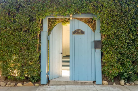 25352605 Bath St, Santa Barbara, CA 93105