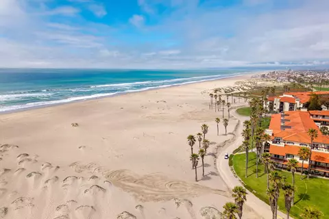 View/Area - 2216 Martinique Ln, Oxnard, CA 93035 photo 2 of 6