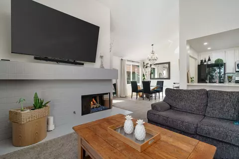 Living - 2216 Martinique Ln, Oxnard, CA 93035 photo 4 of 5