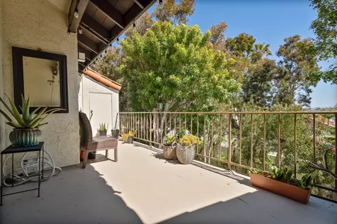 Exterior - 2216 Martinique Ln, Oxnard, CA 93035 photo 5 of 9