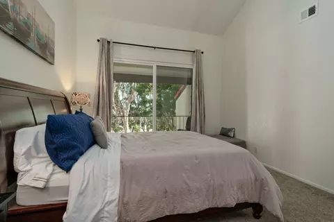 Bedroom - 2216 Martinique Ln, Oxnard, CA 93035 photo 4 of 4
