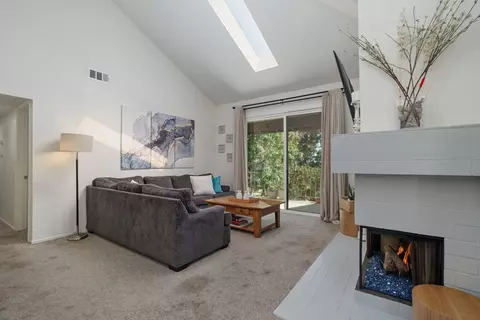 Living - 2216 Martinique Ln, Oxnard, CA 93035 photo 1 of 5