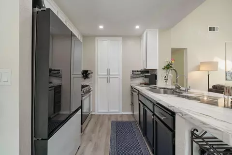 Kitchen - 2216 Martinique Ln, Oxnard, CA 93035 photo 2 of 4