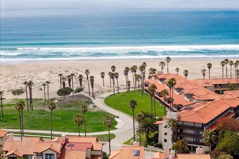 View/Area - 2216 Martinique Ln, Oxnard, CA 93035 photo 3 of 6