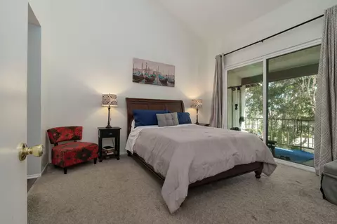 Bedroom - 2216 Martinique Ln, Oxnard, CA 93035 photo 3 of 4