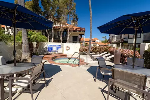 Exterior - 2216 Martinique Ln, Oxnard, CA 93035 photo 7 of 9