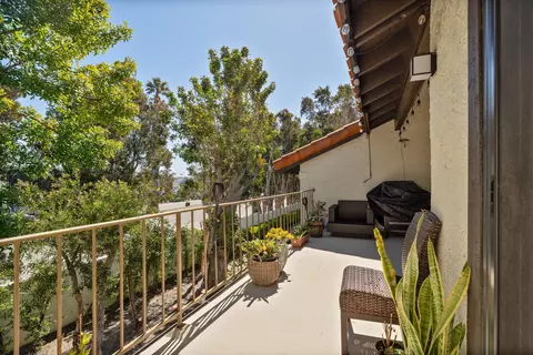 Exterior - 2216 Martinique Ln, Oxnard, CA 93035 photo 6 of 9