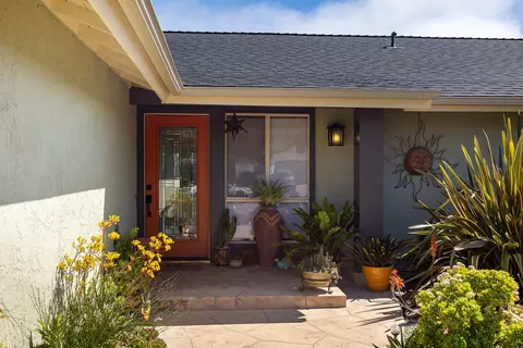4655 Aragon Dr, Carpinteria, CA 93013 photo 3