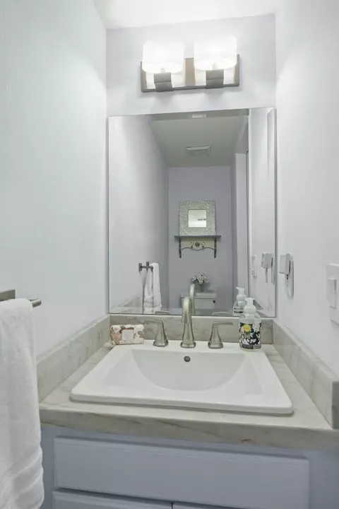 Bath - 4515 Carpinteria Ave #C, Carpinteria, CA 93013 photo 1 of 2
