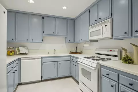 Kitchen - 4515 Carpinteria Ave #C, Carpinteria, CA 93013 photo 1 of 2
