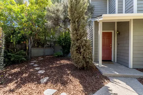 522 W Victoria St #C, Santa Barbara, CA 93101