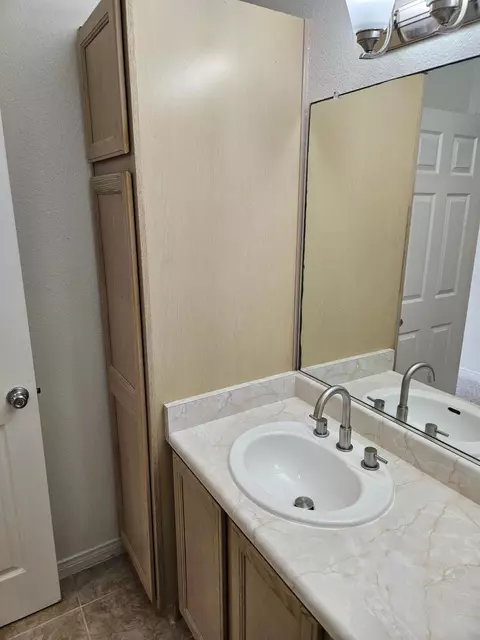 Bath - 4692 Carpinteria Ave #22, Carpinteria, CA 93013 photo 2 of 2