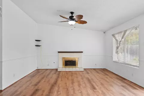 Living - 204 S Tulip St, Lompoc, CA 93436 photo 3 of 8