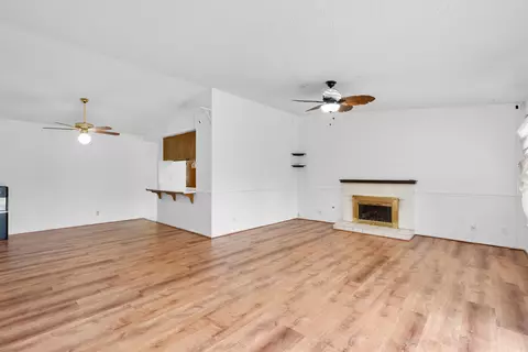 Living - 204 S Tulip St, Lompoc, CA 93436 photo 2 of 8