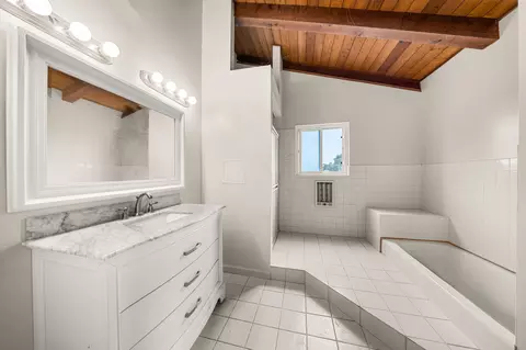 Bath - 4595 Aragon Dr, Carpinteria, CA 93013 photo 1 of 3