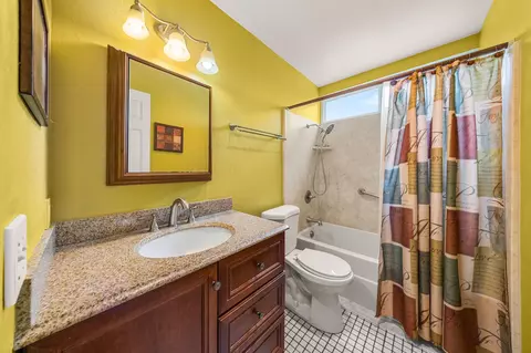 Bath - 4595 Aragon Dr, Carpinteria, CA 93013 photo 2 of 3