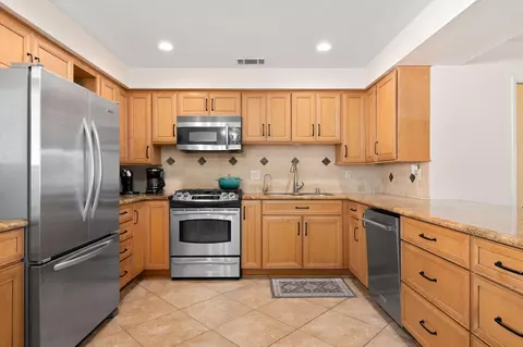Kitchen - 4430 Catlin Cir #B, Carpinteria, CA 93013 photo 2 of 2