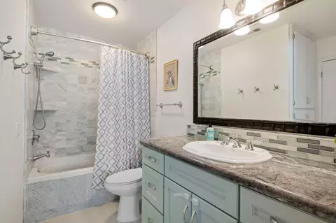 Bath - 4430 Catlin Cir #B, Carpinteria, CA 93013 photo 1 of 2
