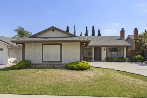 5576 Holly Ridge Dr, Camarillo, CA 93012