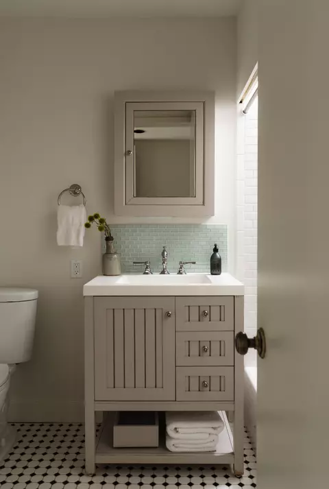 Bath - 690 San Ysidro Rd, Montecito, CA 93108 photo 2 of 4