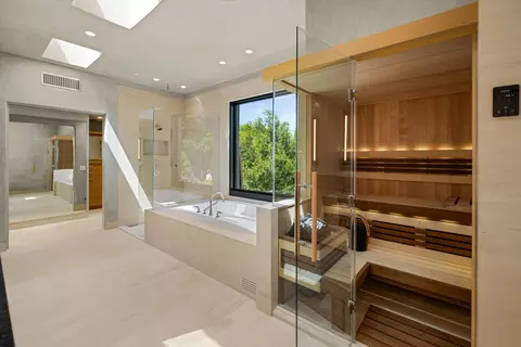 Bath - 892 Toro Canyon Rd, Montecito, CA 93108 photo 2 of 4