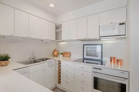 Kitchen - 3375 Foohill Rd #833, Carpinteria, CA 93013 photo 1 of 2
