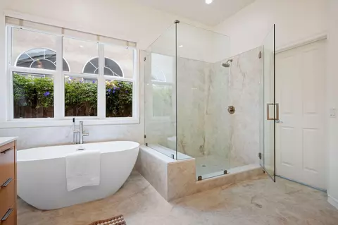 Bath - 252 King Daniel Ln, Goleta, CA 93117 photo 2 of 7