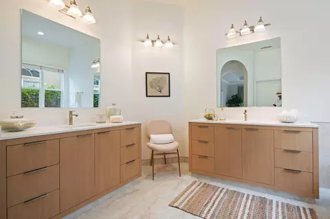 Bath - 252 King Daniel Ln, Goleta, CA 93117 photo 3 of 7