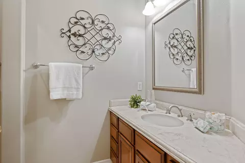 Bath - 252 King Daniel Ln, Goleta, CA 93117 photo 6 of 7
